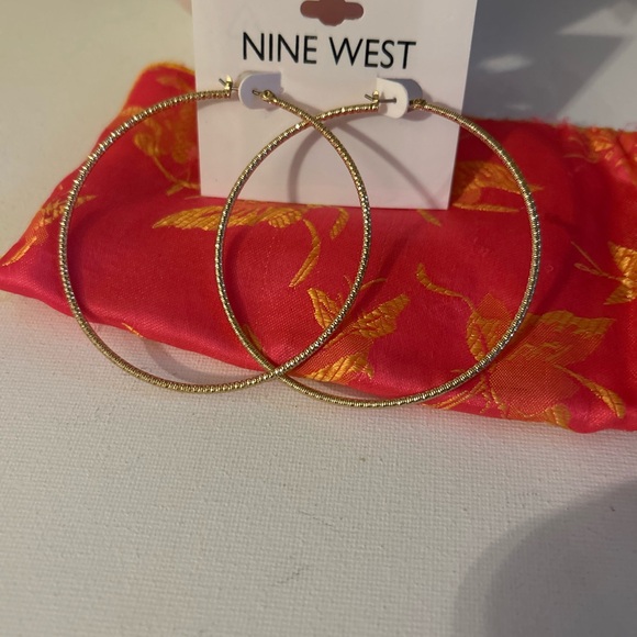 Nine West Gold Tone Large Hoop Earrings Sparkly Glam Diamond Cut Holiday - Picture 11 of 11